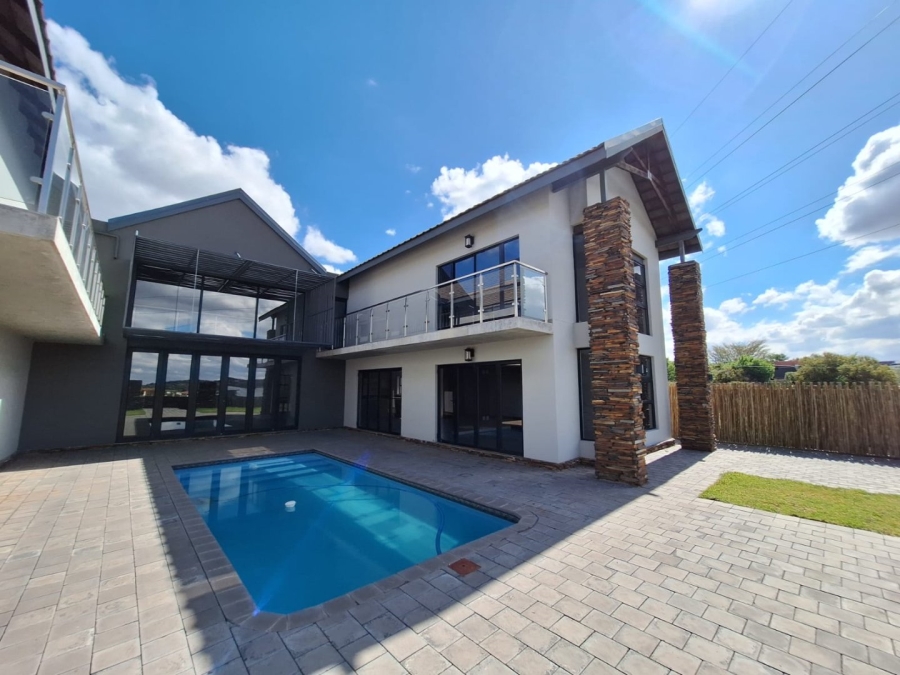 5 Bedroom Property for Sale in Rayton Free State